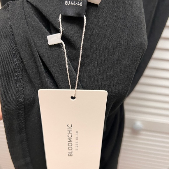 BLOOM CHIC NWT MIDI Length Sleeveless Embroidered Dress - Picture 5 of 6